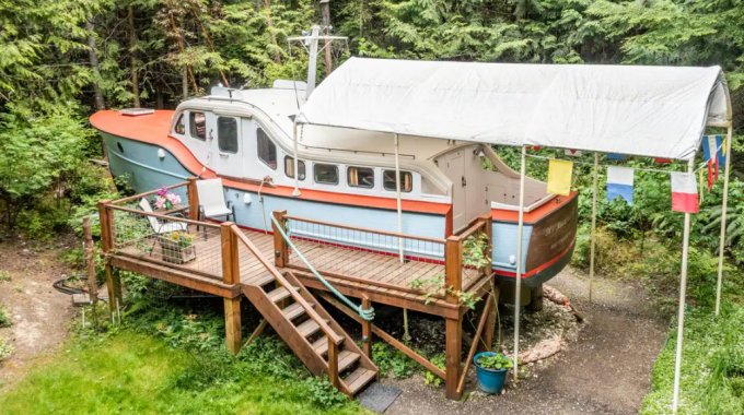 Classic Cruiser Boat Tiny House