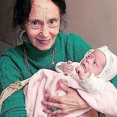 Mother welcomed her first child at the age of 66, This is their life today.